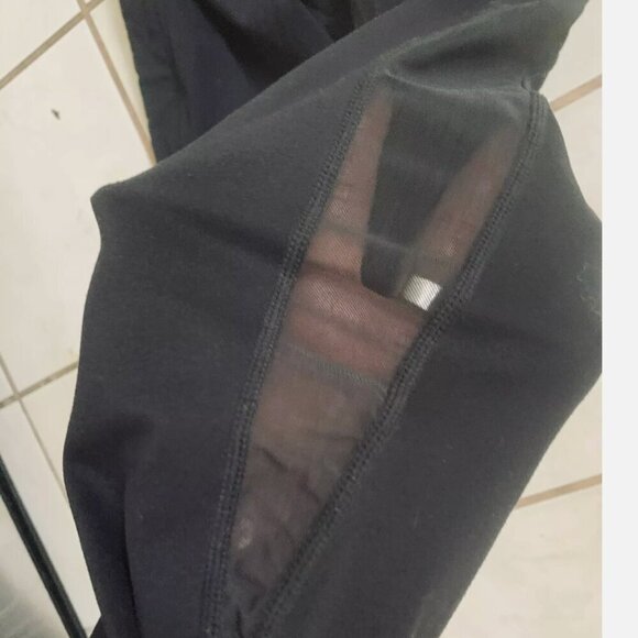 Fabletics Black Mid Rise Leggings with Mesh Side Panels & Pockets - Picture 6 of 6